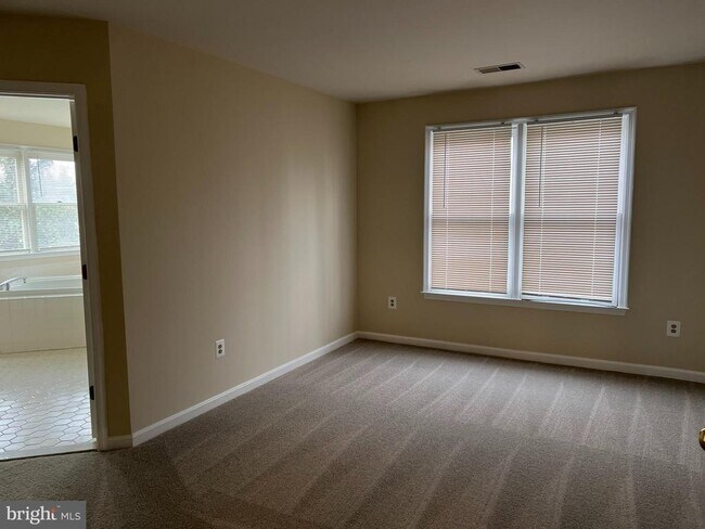 Building Photo - 9425 Spruce Tree Cir