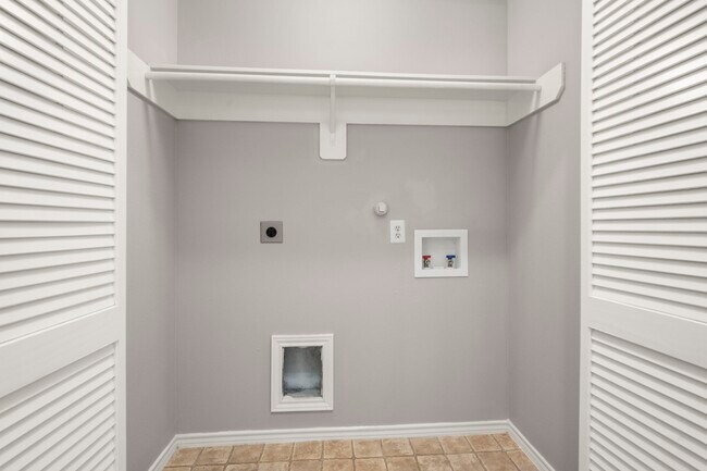Building Photo - 16546 Pentonshire Ln