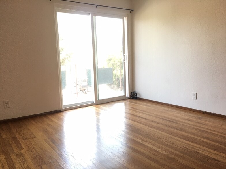 Building Photo - 1730 Stuart St