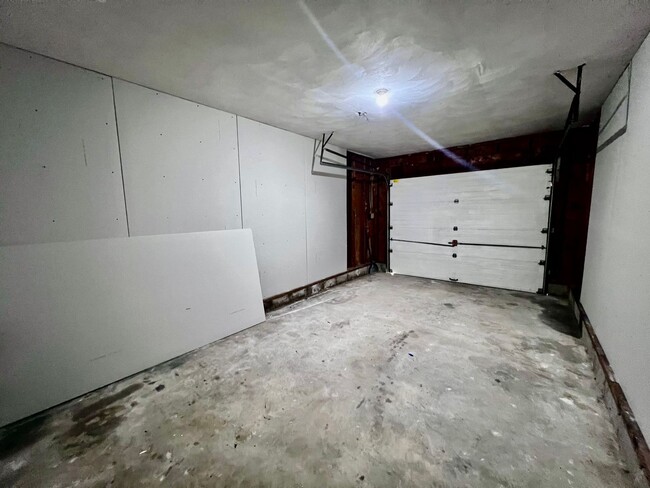 Building Photo - Beautiful 4 bedroom home in Salem