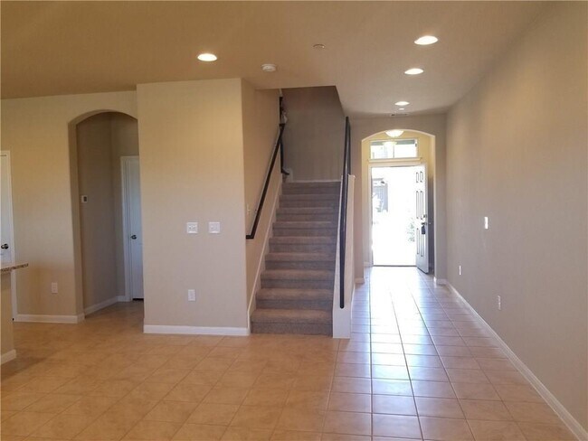 Building Photo - 2880 Donnell Dr
