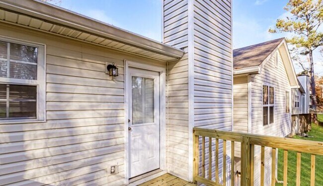 Building Photo - 3957 Edgebrook Dr