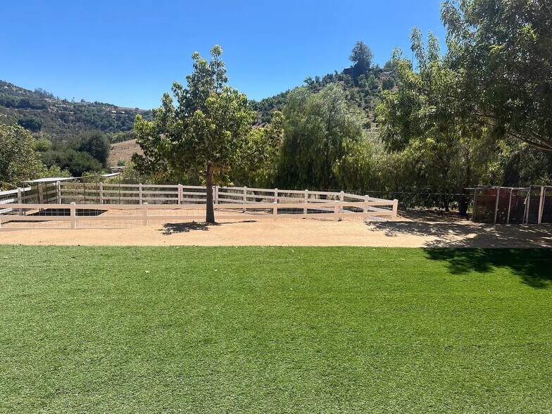 Building Photo - 11112 Calgary Way