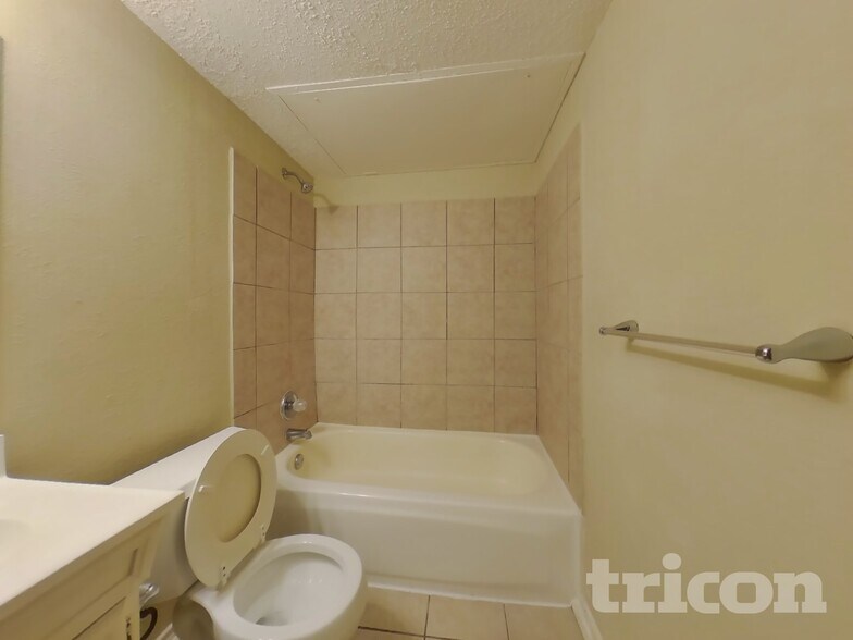 Building Photo - 5536 Dunson Dr