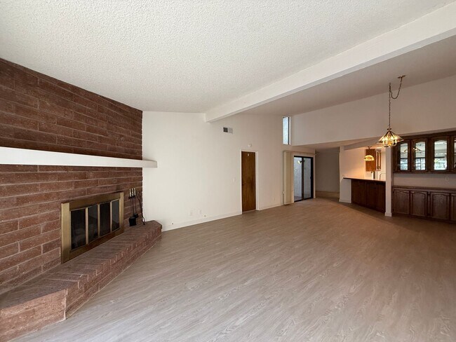 Building Photo - Orcutt Single Story Condo in The Gated Community of Creekridge Villas