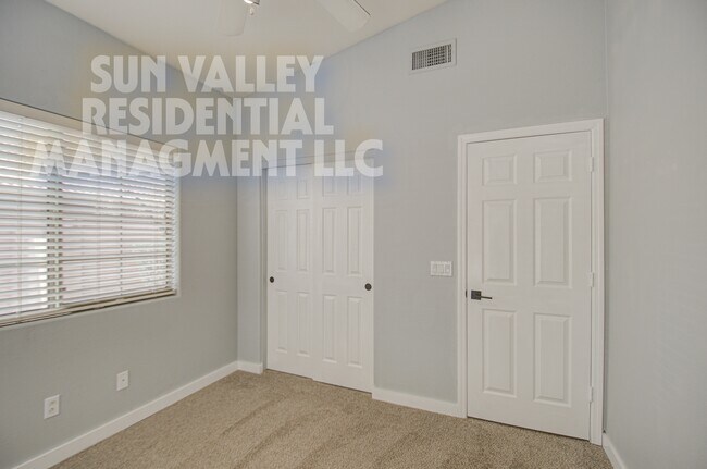 Building Photo - 17526 W Coyote Trail Dr