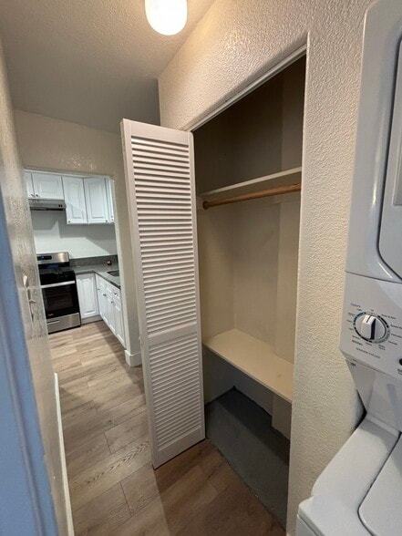 2nd Hallway closet - 912 1/2 California Ave