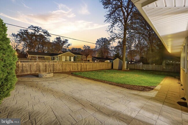 Building Photo - 808 Cottonwood Dr