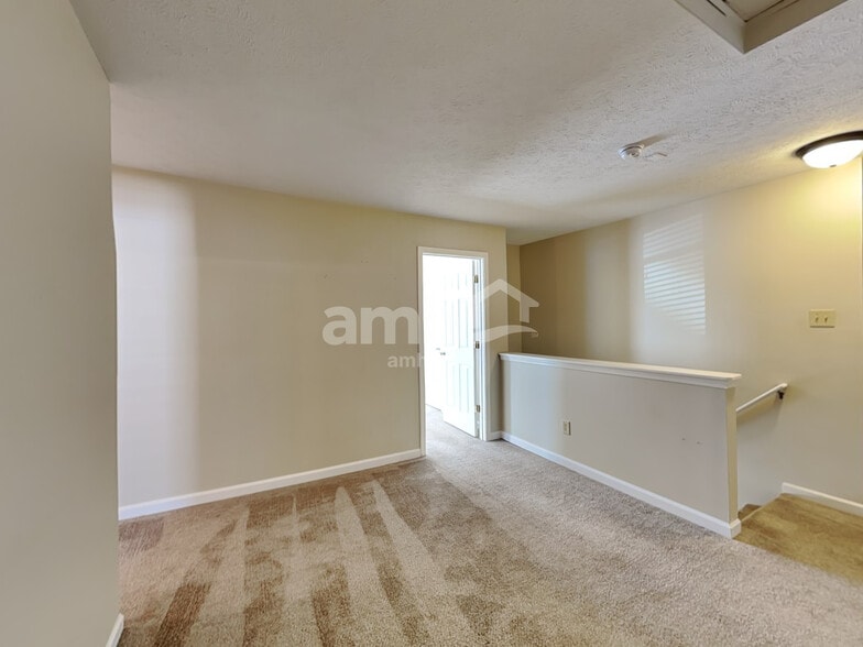 Building Photo - 926 Littleton Dr