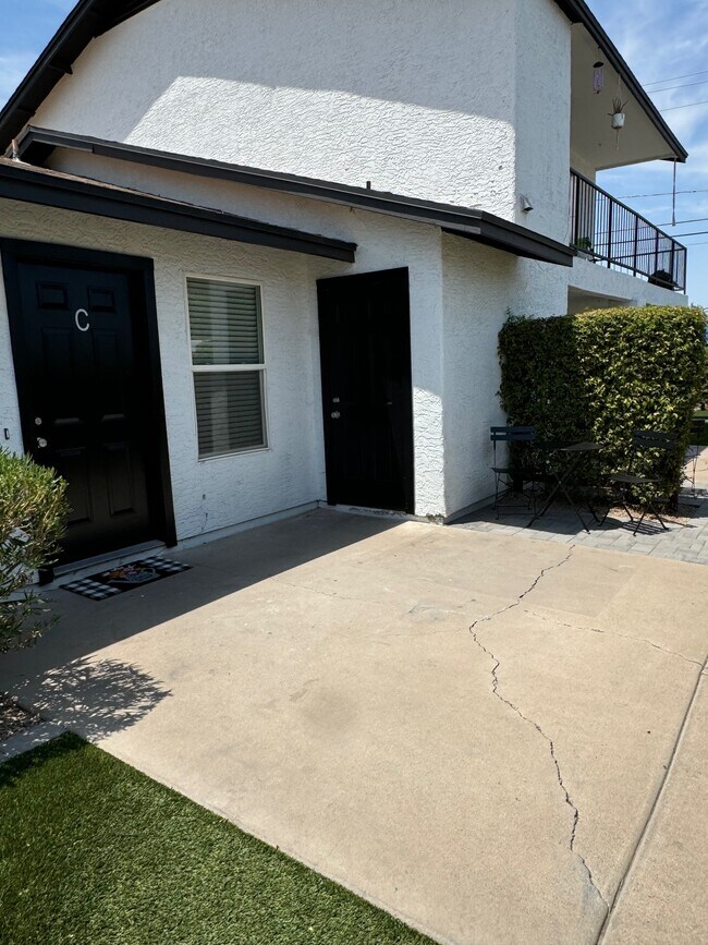 Building Photo - 366 N Delaware St