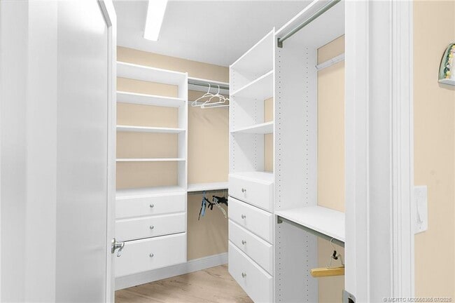 Building Photo - 9550 S Ocean Dr