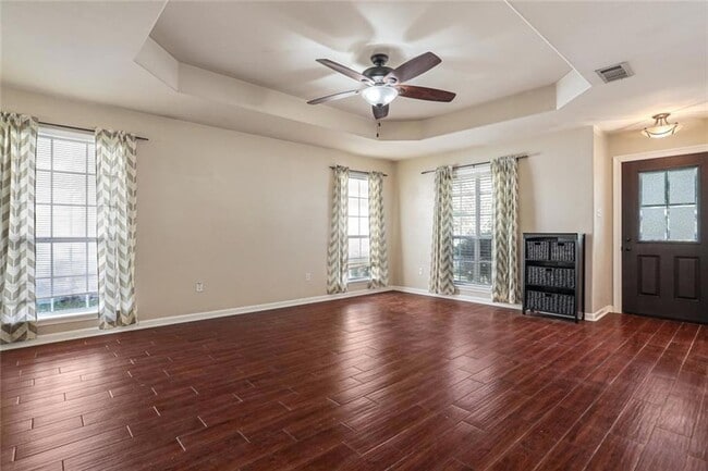 Building Photo - 4291 Poplar Dr