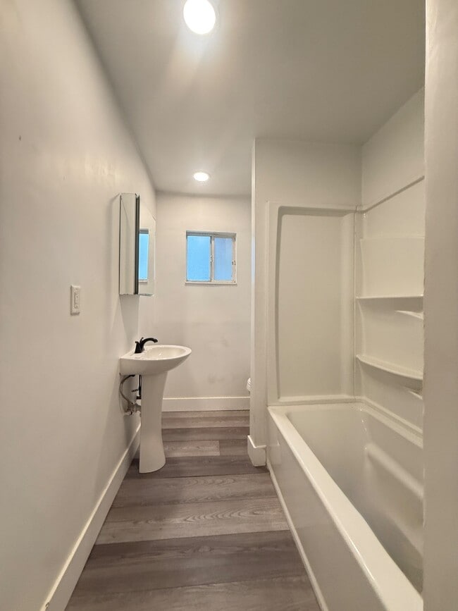 Building Photo - 43 W 25th St