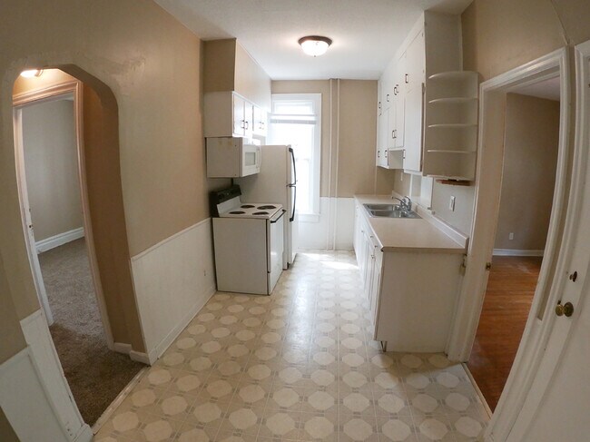 Kitchen - 527 6th Ave SW