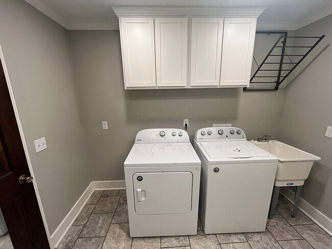 Building Photo - 509 Castlewood Trail