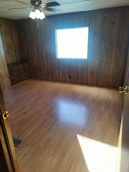 Building Photo - 102 Helms Cir