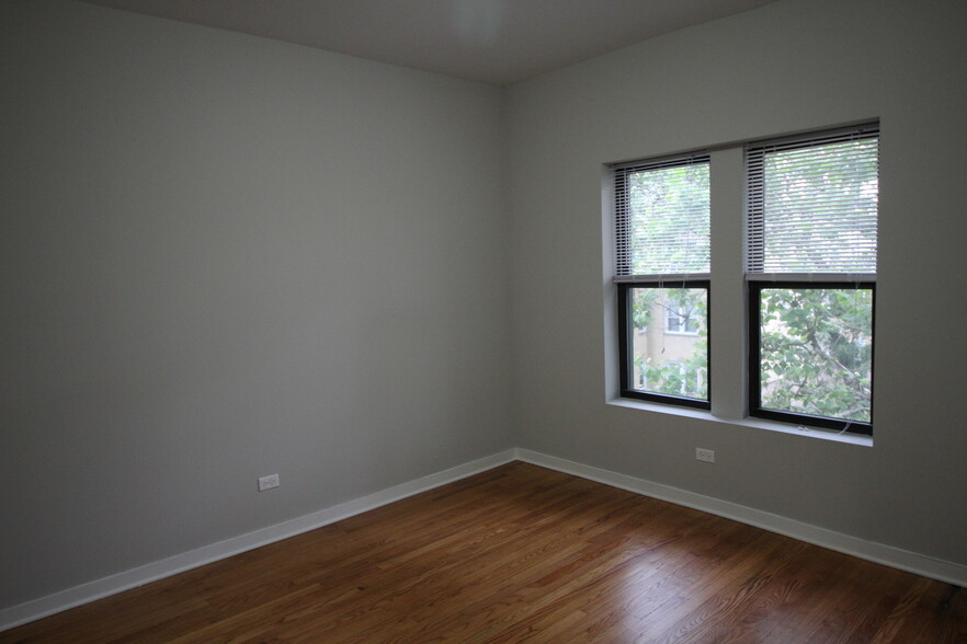 Building Photo - 6449 N Claremont Ave