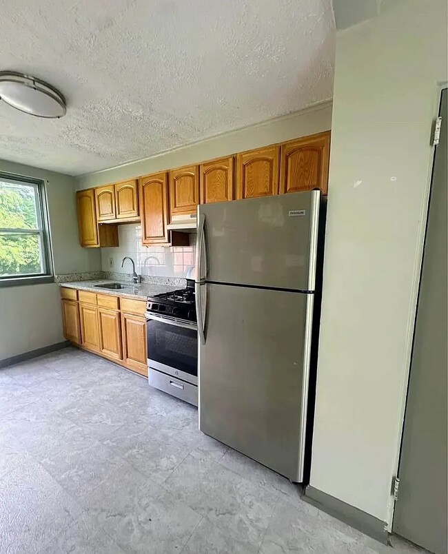 Building Photo - 1-3 bedroom garden style & townhouse