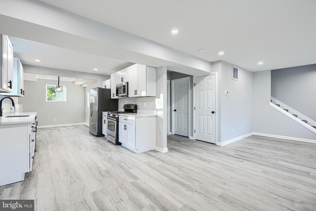 Building Photo - 9 Avenal Rd