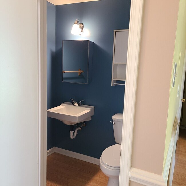 Building Photo - Incredible Townhouse in N Chesterfield!