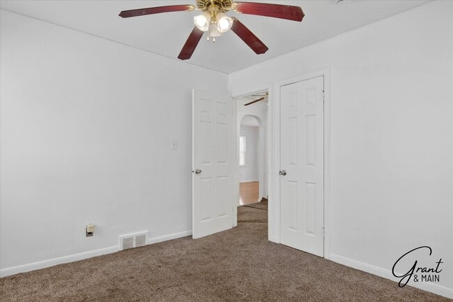 Building Photo - $1300 3 bedrooms