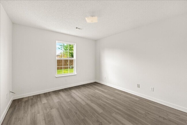 Building Photo - 3406 SW Landau Ct