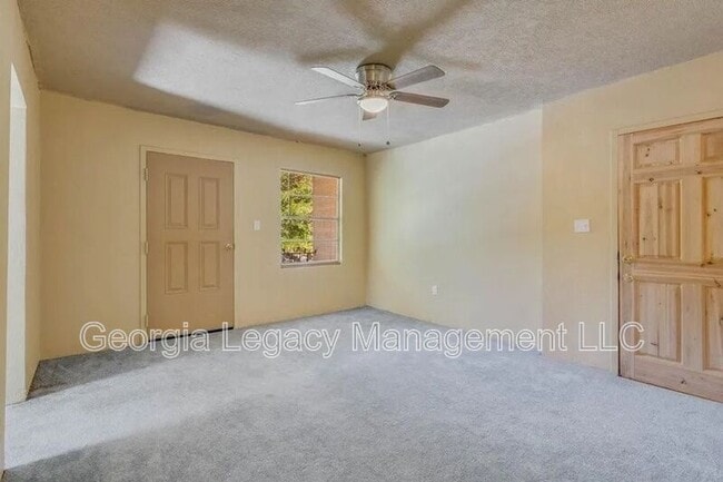 Building Photo - 65 Hughes St