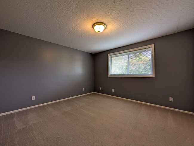 Building Photo - 2-Bedroom, 1.5-Bath Sunset Meadow Townhous...