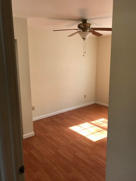 Building Photo - 9 - 13 E Verity St.