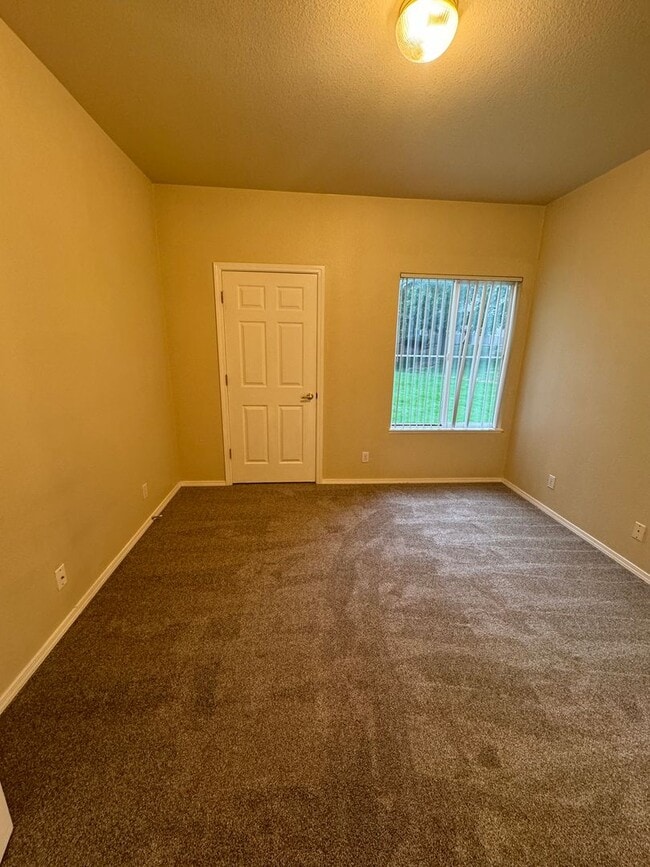 Building Photo - Gated West Side 2 bedroom/2 bath condo