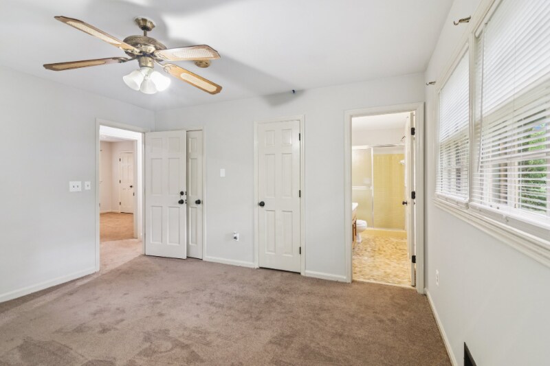 Building Photo - 2600 Lantern Ln