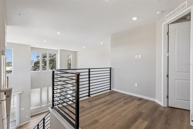 Building Photo - 544 N Bumby Ave