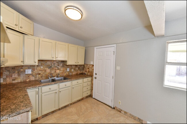 Building Photo - 9143 Matterhorn Dr