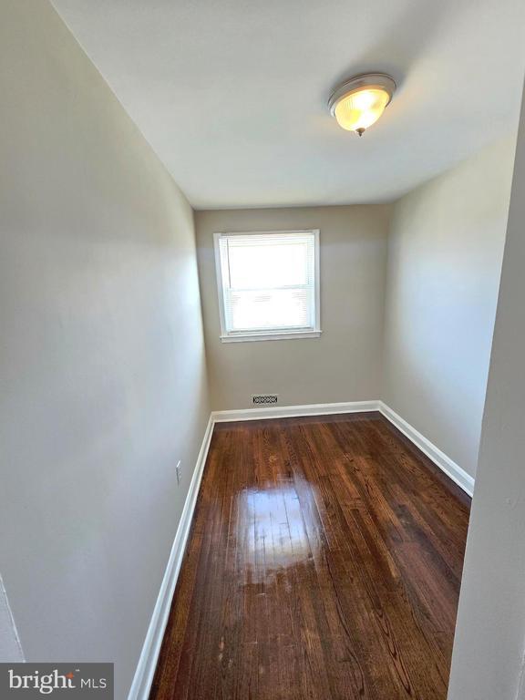 Building Photo - 4733 Homesdale Ave