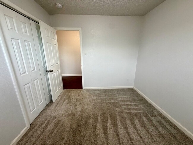 Building Photo - 1520 Woodward Dr