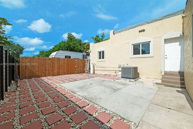 Building Photo - 1199 NW 121st St