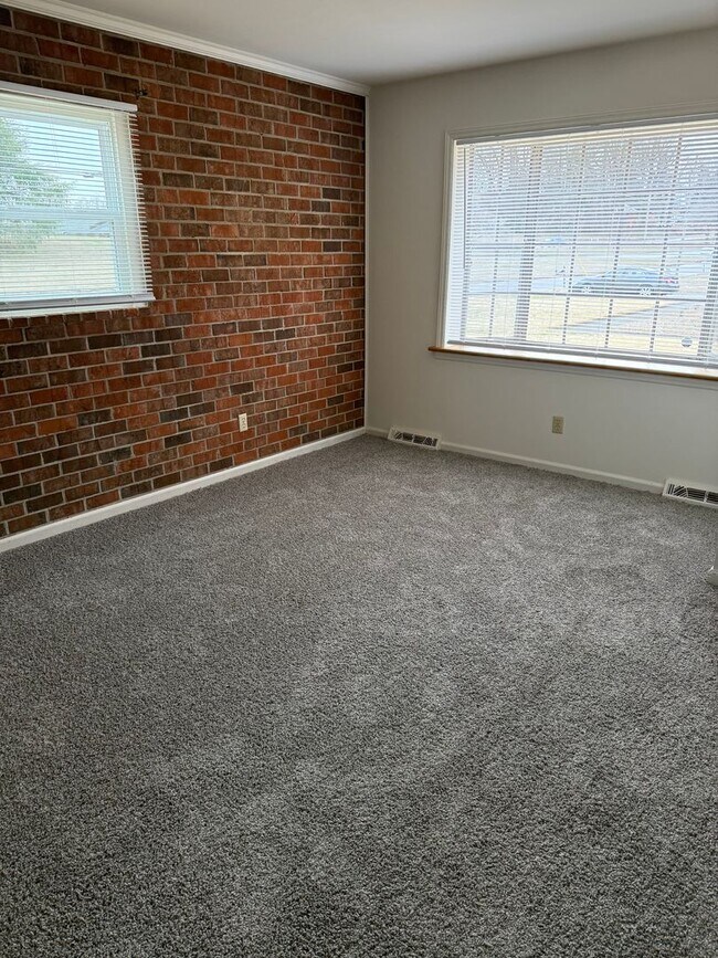 Building Photo - 2 Bedroom End Unit with New Flooring, Appliances & Fresh Paint!