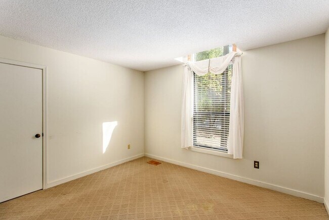 Building Photo - Contemporary East Cobb Home in Pope School...