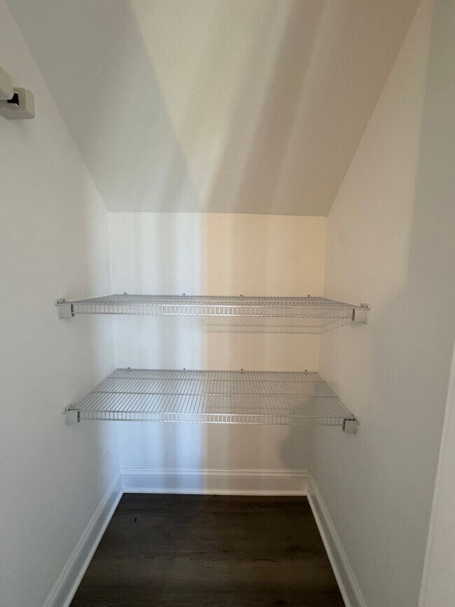 Building Photo - Gorgeous, Like New Home For Rent in Sango!