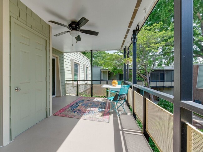 Building Photo - Check out this amazingly located 3 bed/2 b...