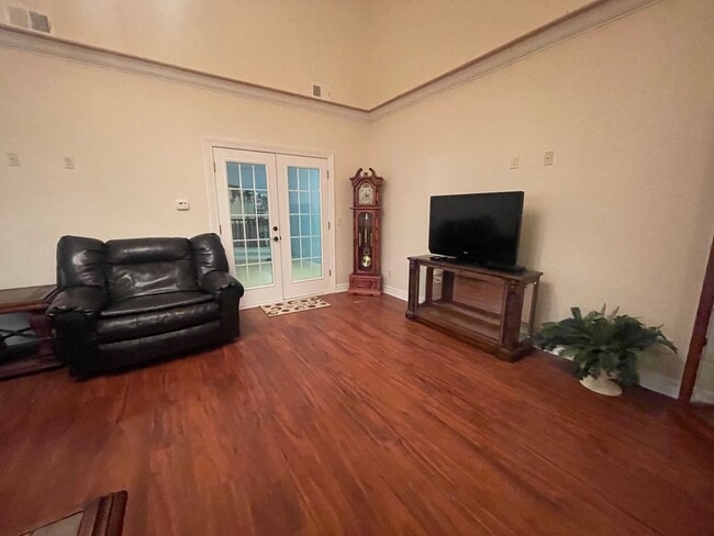 Building Photo - Furnished 3 bedroom 3 bath Apartment in Morningside Community, Blue Eye MO