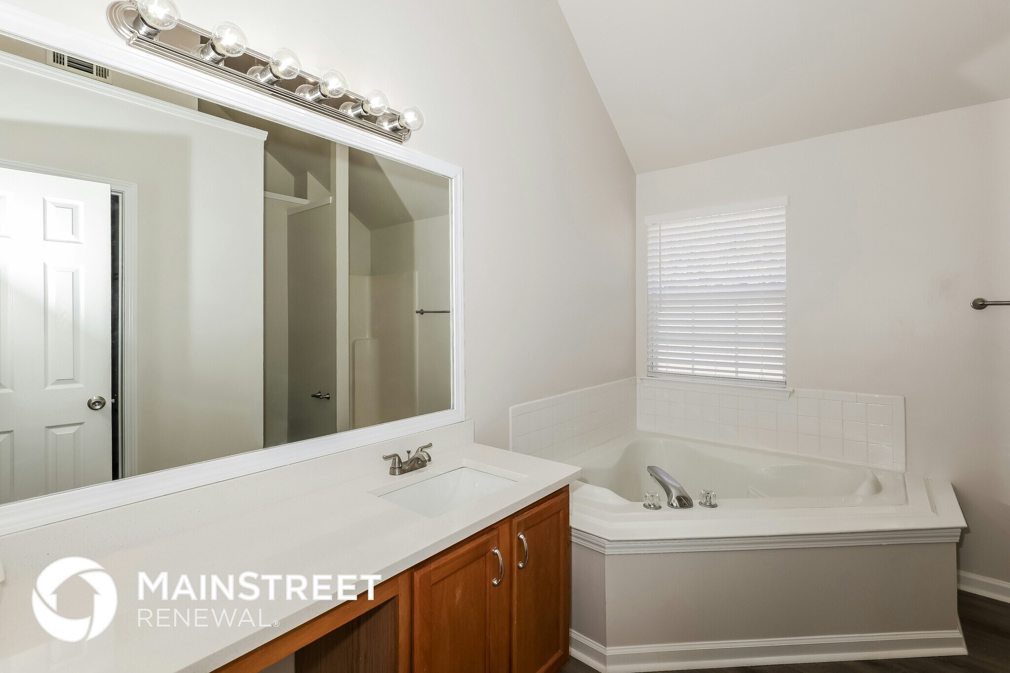 Building Photo - 1055 Field View Dr