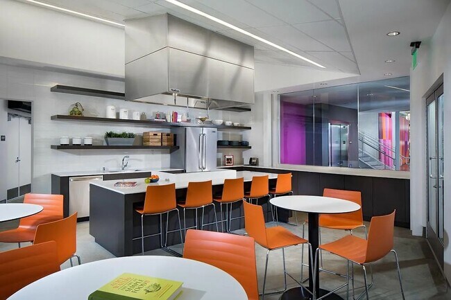 Building Photo - 12655 Bluff Creek Dr