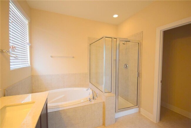Building Photo - 420 Blue Waterleaf Ln
