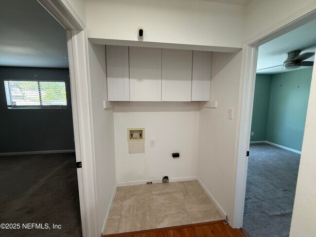 Building Photo - 10511 Tanglewilde Dr W
