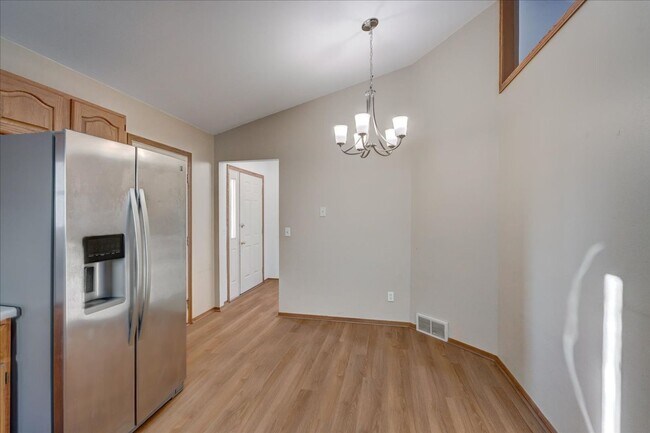 Building Photo - 2806 Wentworth Dr