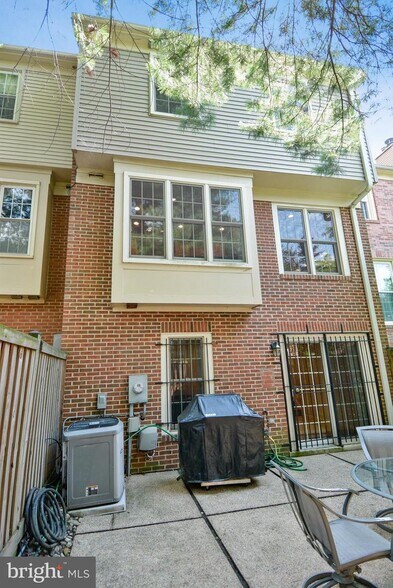 patio - 1107 Fairview Ct