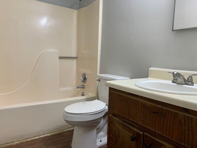 Building Photo - 71 Rushwood Dr