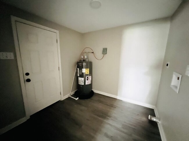 Building Photo - 7440 Bomer Dr