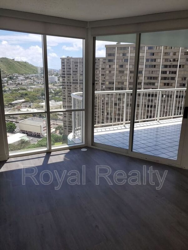 Building Photo - 1212 Nuuanu Ave